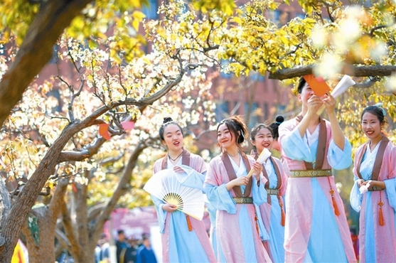 踏春赏花 感受传统文化